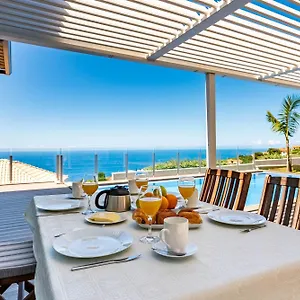 https://villa-pinheira-iv-swimming-pool-and-jacuzzi.madeira-islandshotels.com